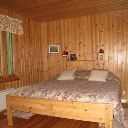 Holiday home Holiday Mustalahti Ollila